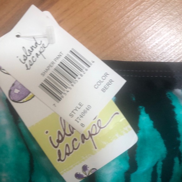 New with Tags Island Escape Womens Swimsuit Tiki Pant bottoms in size 8. - Picture 2 of 6